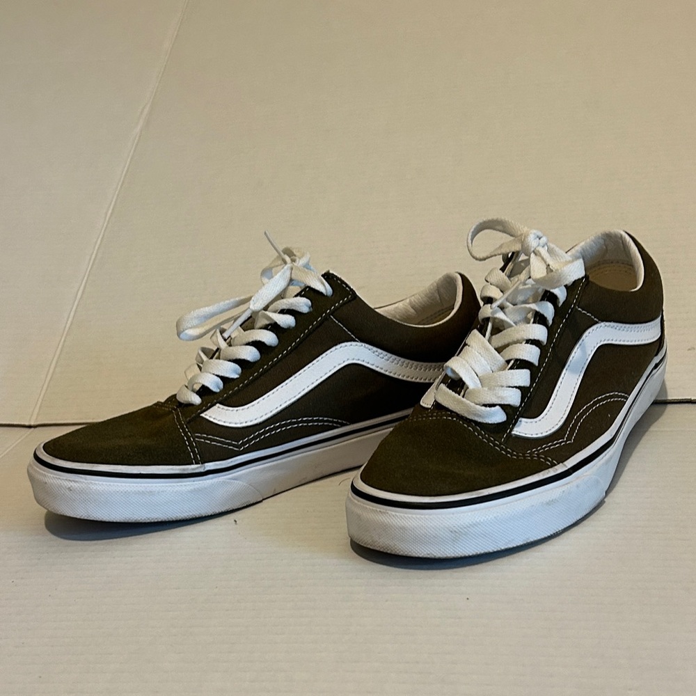 Vans Women’s Sz 8.5 Old Skool Classic Olive and White Sneakers. Like new.